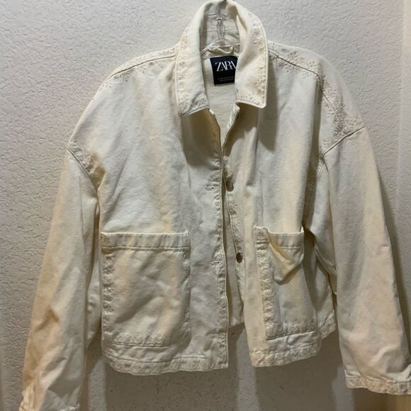 Zara Womens Overshirt Jacket Size XS Off White Floral Patch Pocket - Picture 3 of 7